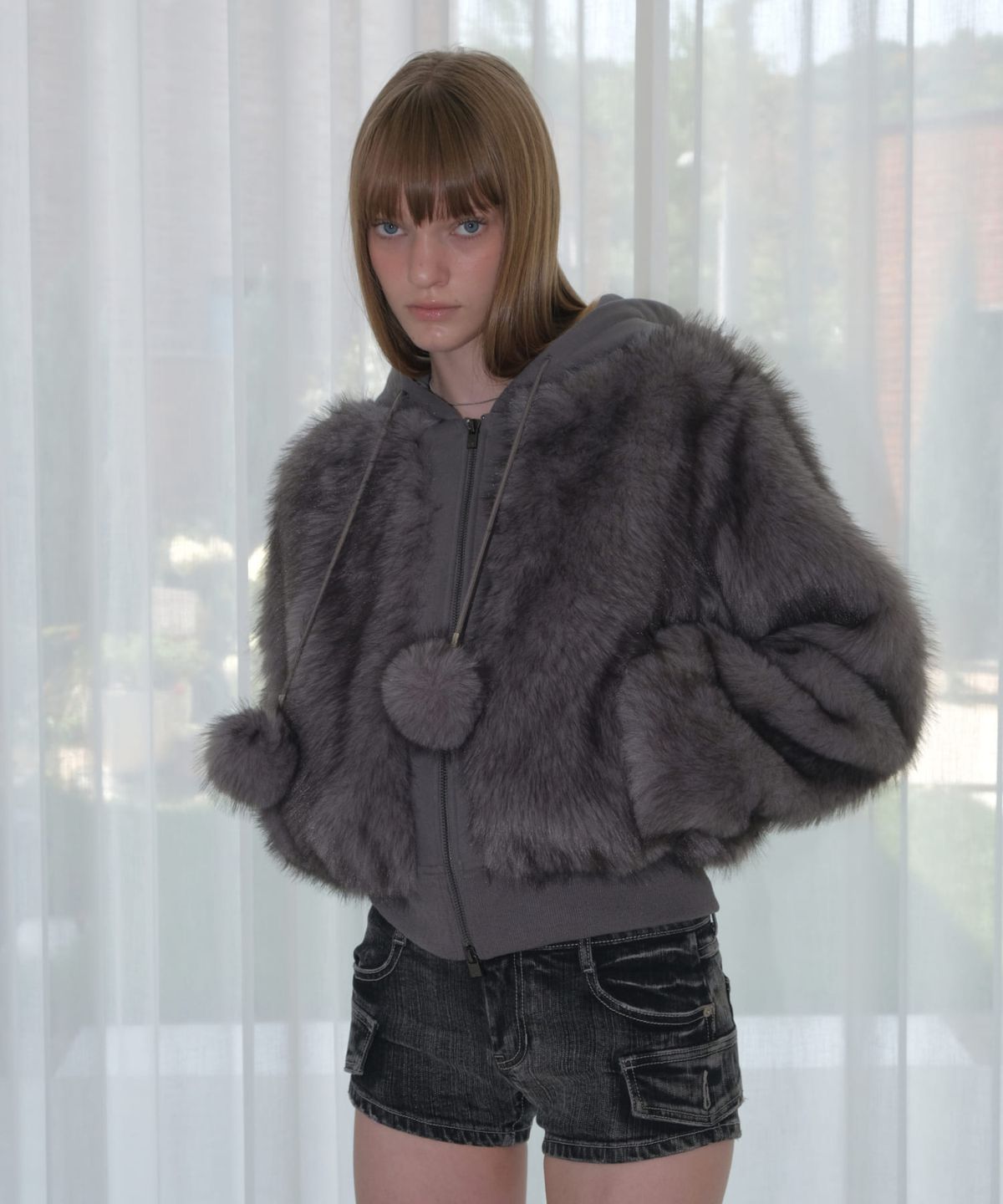 오디너리 홀리데이(ORDINARY HOLIDAY) MIXED FUR HOODED JUMPER [CHARCOAL]
