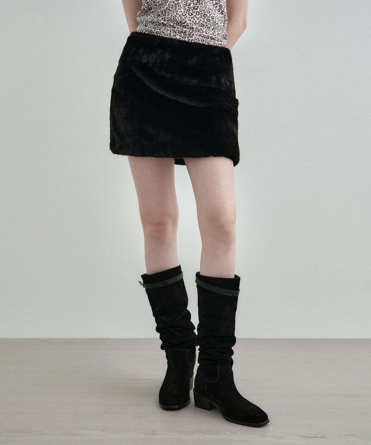 몽돌(MONGDOL) 퍼 미니 스커트 블랙 MDSK031BLACK