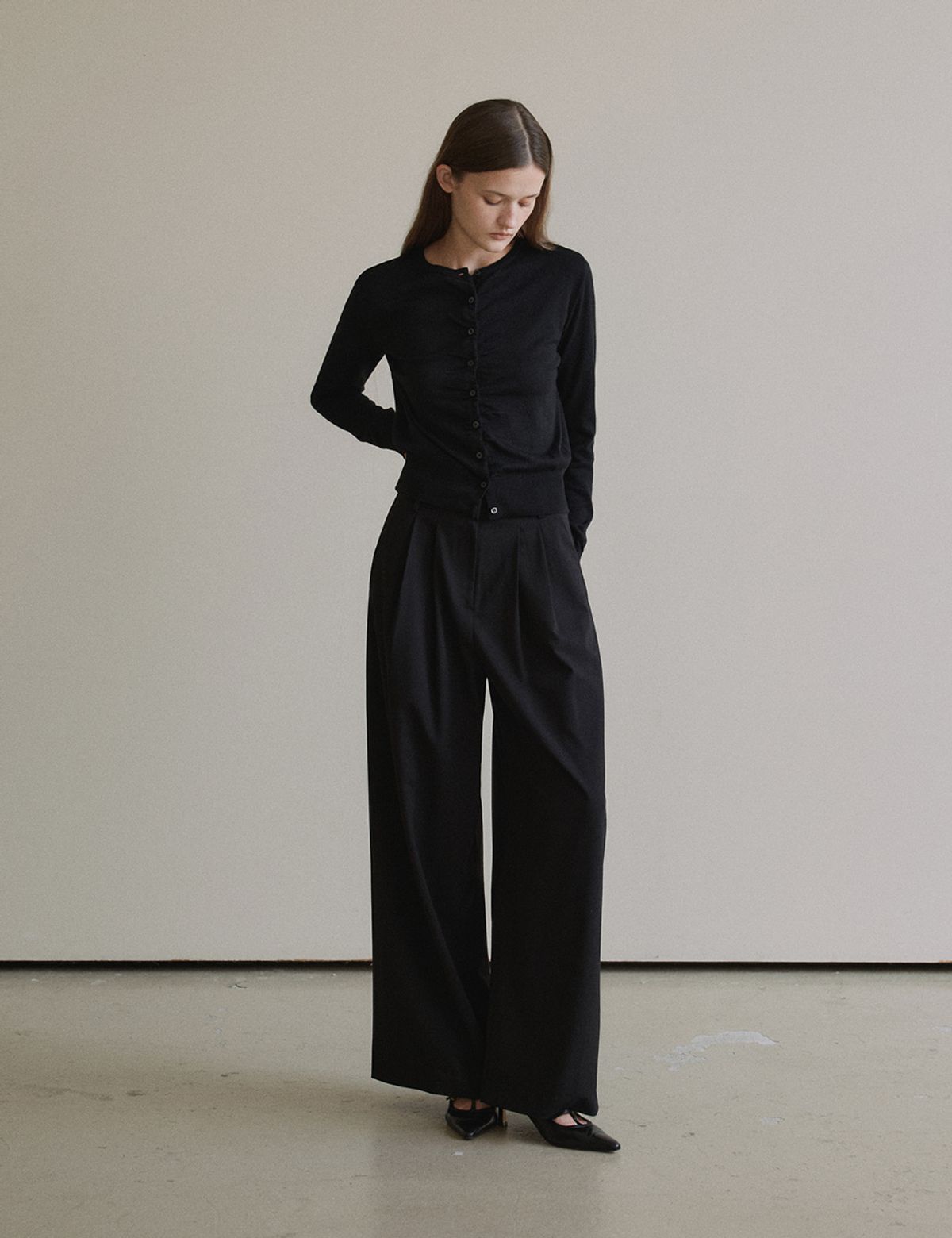 더엘로(THEELO) Tailored Two Tuck Wide Pants (Black)