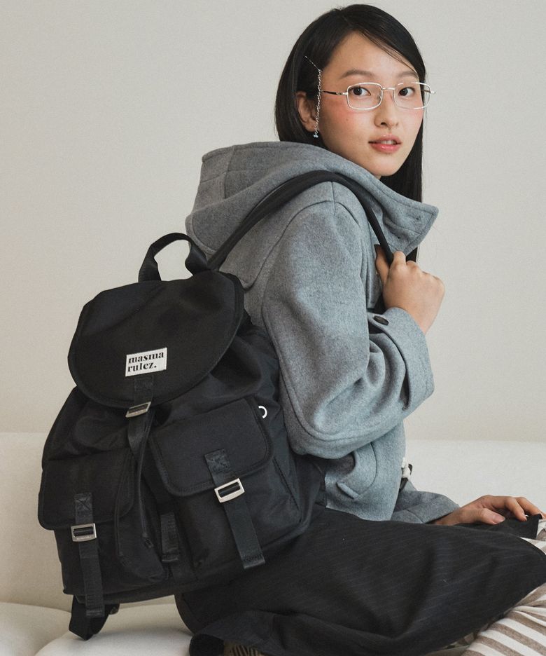 Glossy belted flap backpack_Black