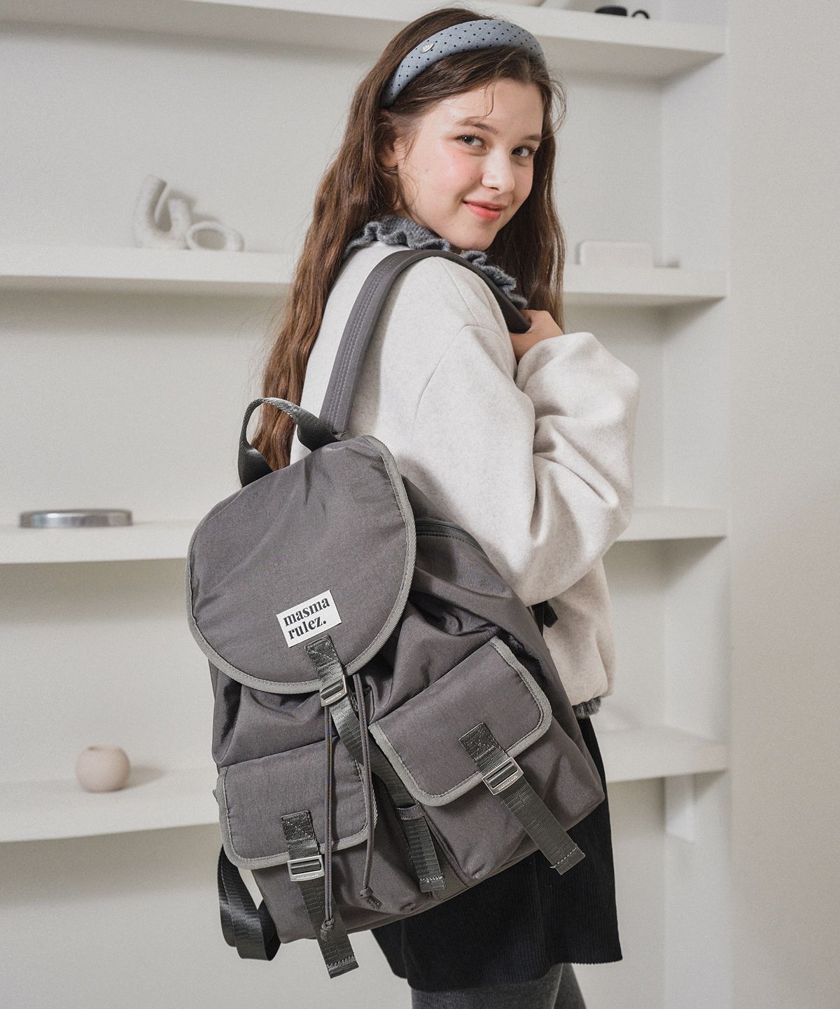 마스마룰즈(MASMARULEZ) Glossy belted flap backpack_Dark gray