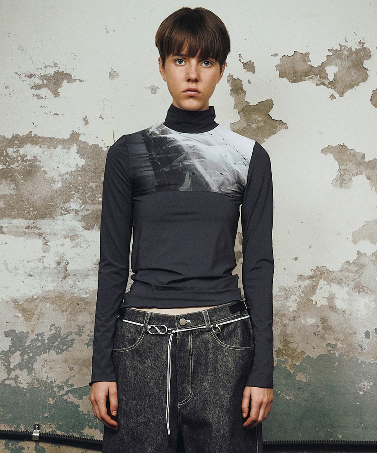 씬(SEEN) HI-NECK FRAME LONG SLEEVE (Landscape)