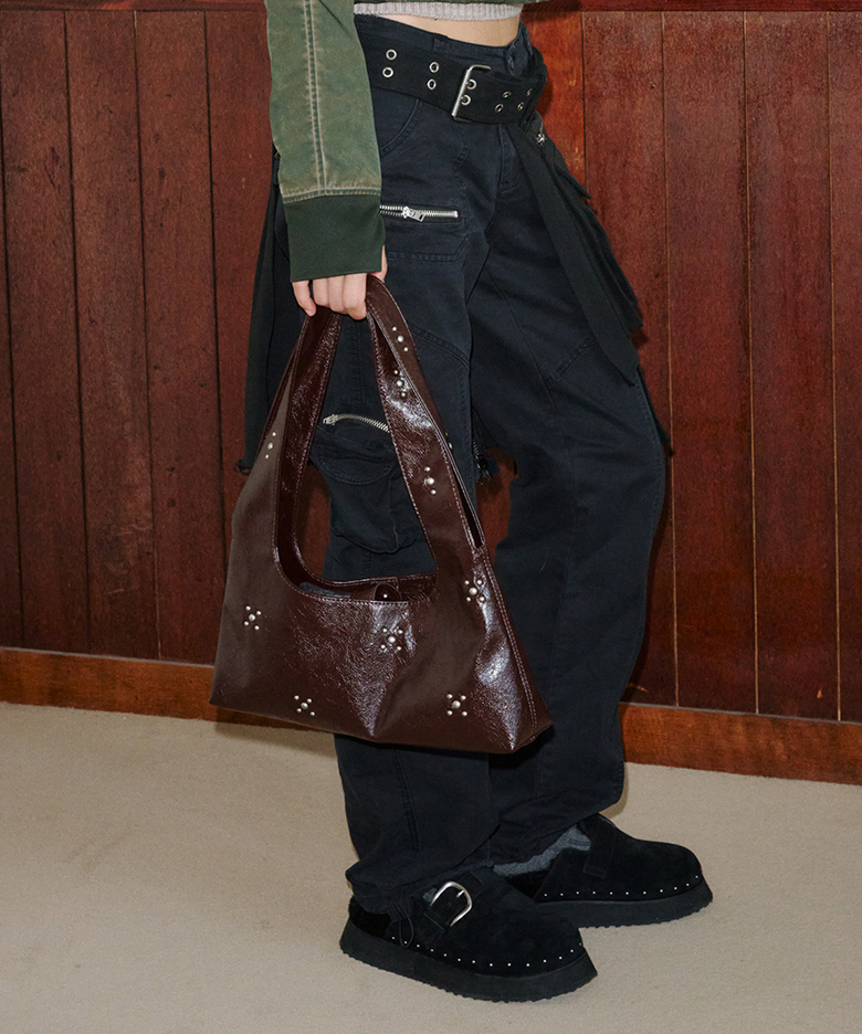 리오라 스터드 백 브라운