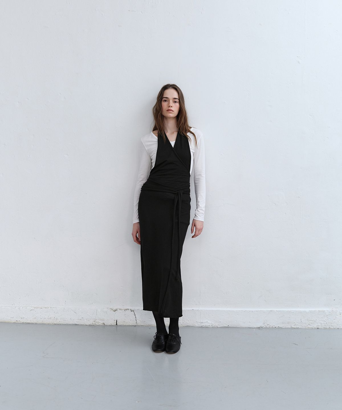 로우타이드(LOW TIDE) SLEEVELESS WRAP KNIT DRESS [BLACK]