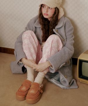 Yull 율 소가죽 자수포인트 통굽 방한 뮬_2color