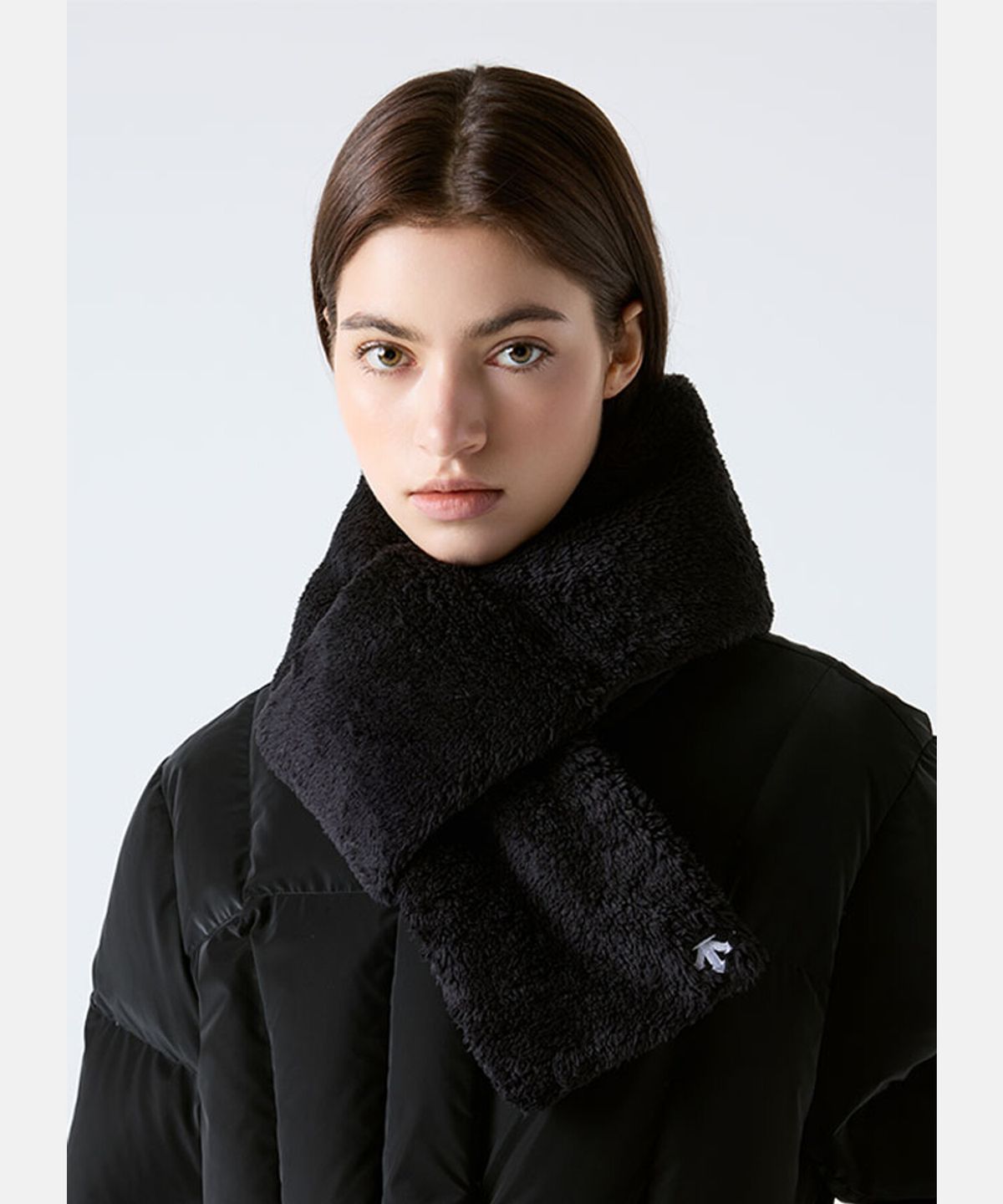 데상트(DESCENTE) 리버서블 패디드 워머 블랙 SQ423UWAO2