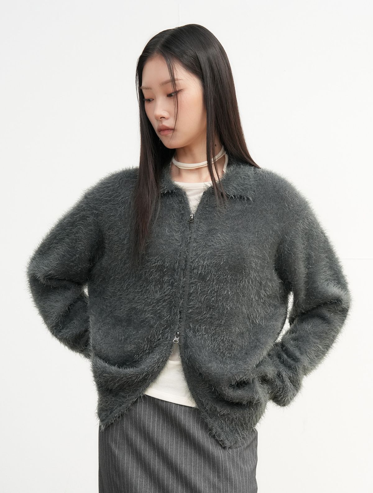 제너럴아이디어(GENERALIDEA) UNISEX 헤어리 집업 카라 가디건 [CHARCOAL] / SBE4U04009