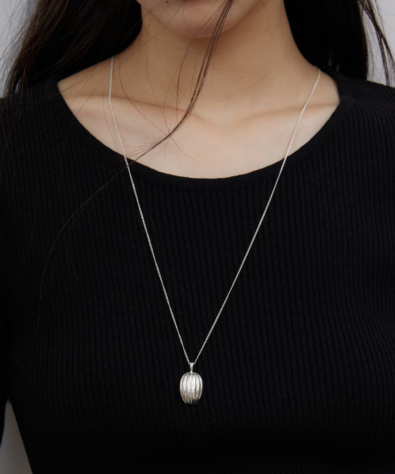 Nove necklace