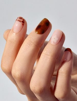 N 티키 토터스 네일