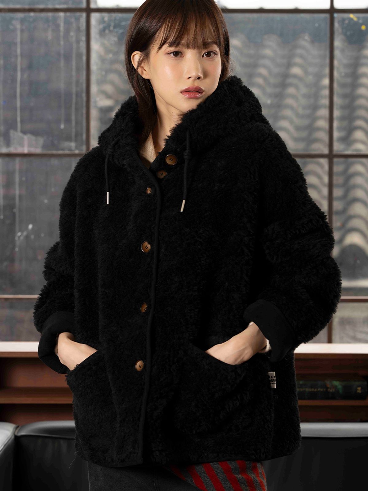 더그린랩(THE GREEN LAB) FAUX 스웨이드 리버시블 후드 무스탕 [블랙]
