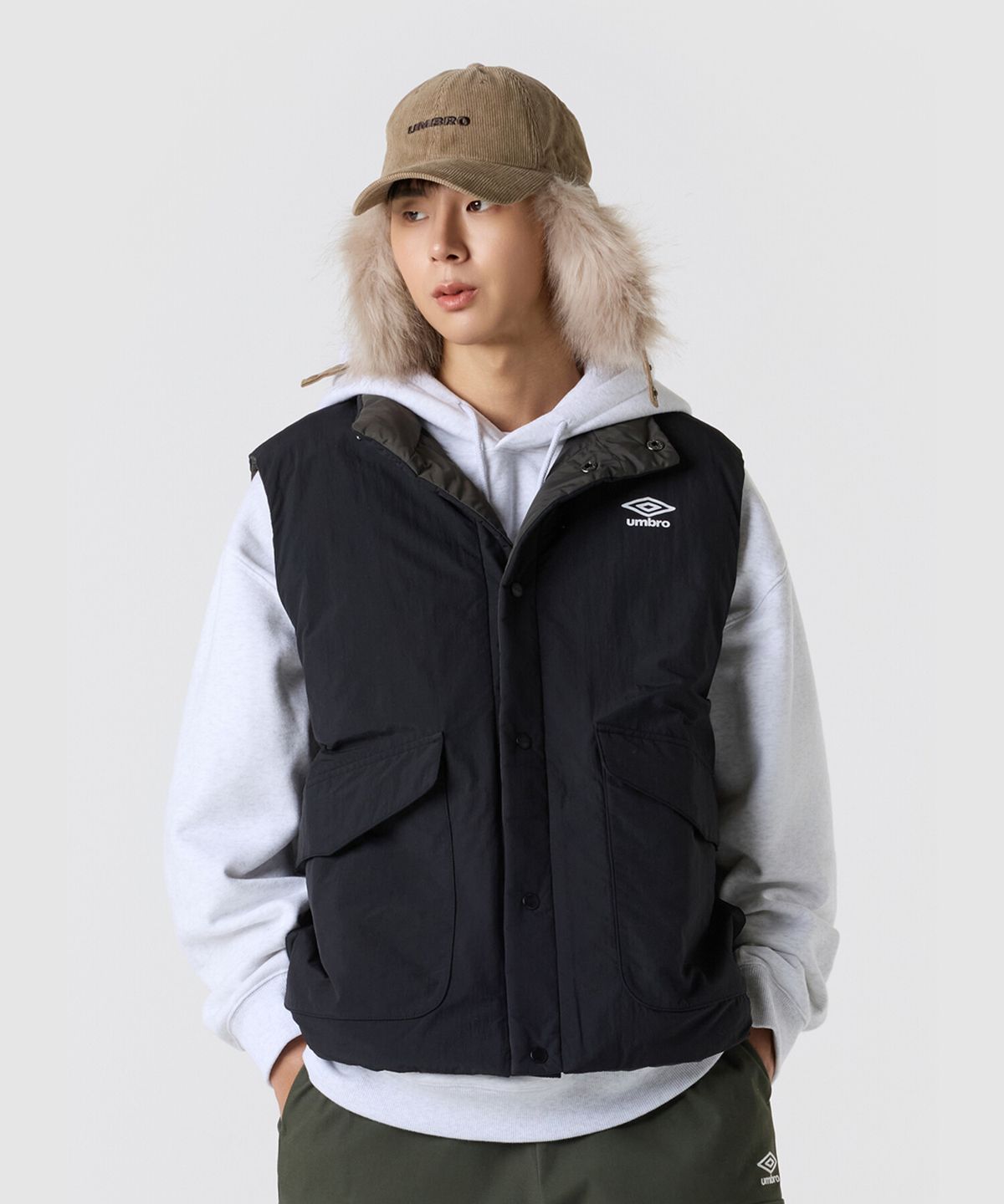 엄브로(UMBRO) 멀티유즈 리버서블 패딩 베스트 블랙 UQ421CPVO1