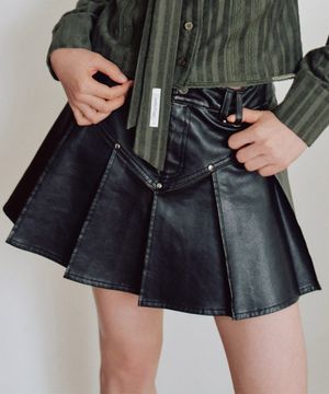 샌디 레더 플리츠 스커트 [BLACK]