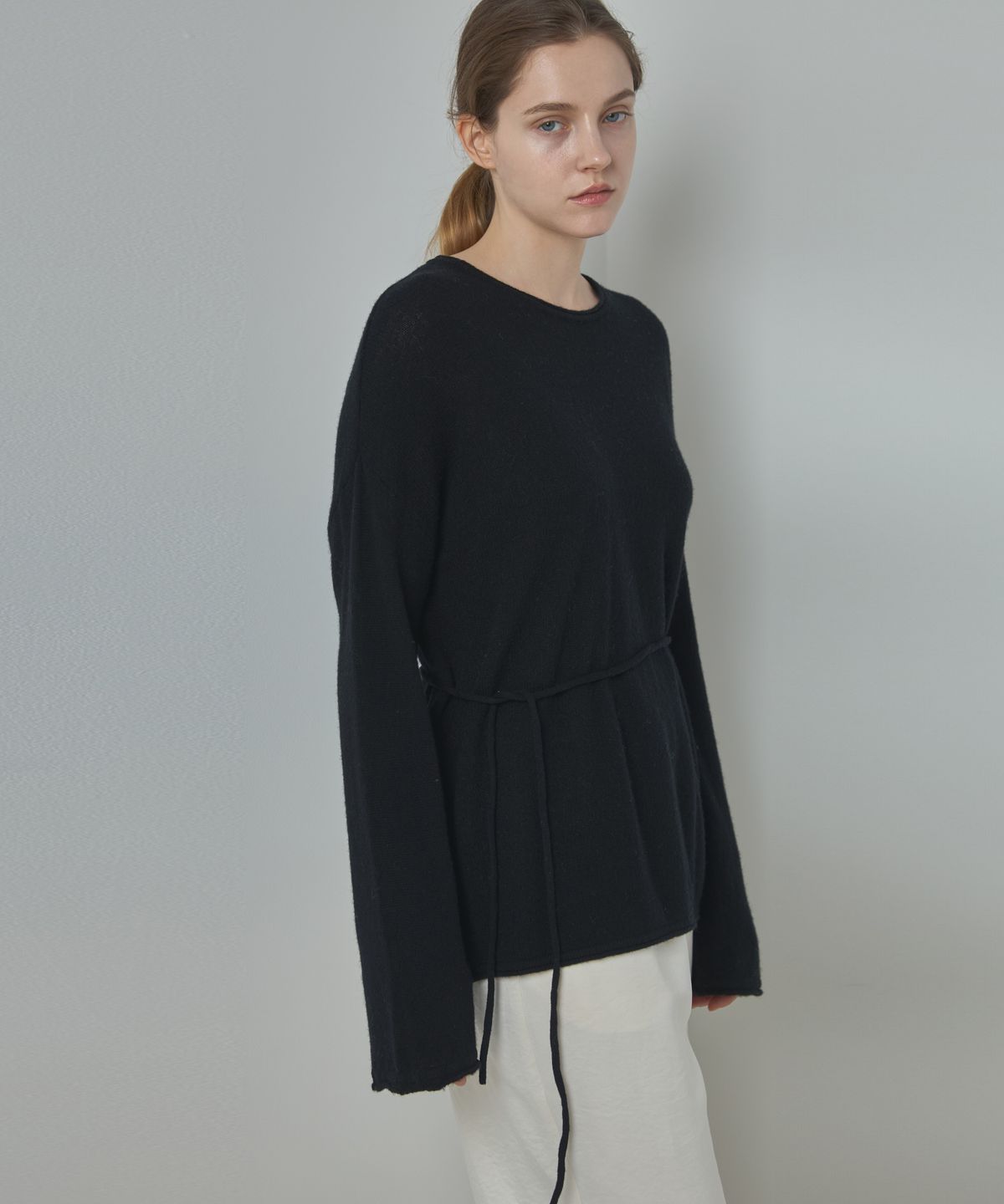 누토프(NUTOFFE) Belted Round Cashmere Knit_Black