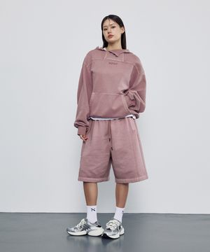 슬랜트 넥 피그먼트 후디 + 로우 엣지 피그먼트 버뮤다 쇼츠 핑크