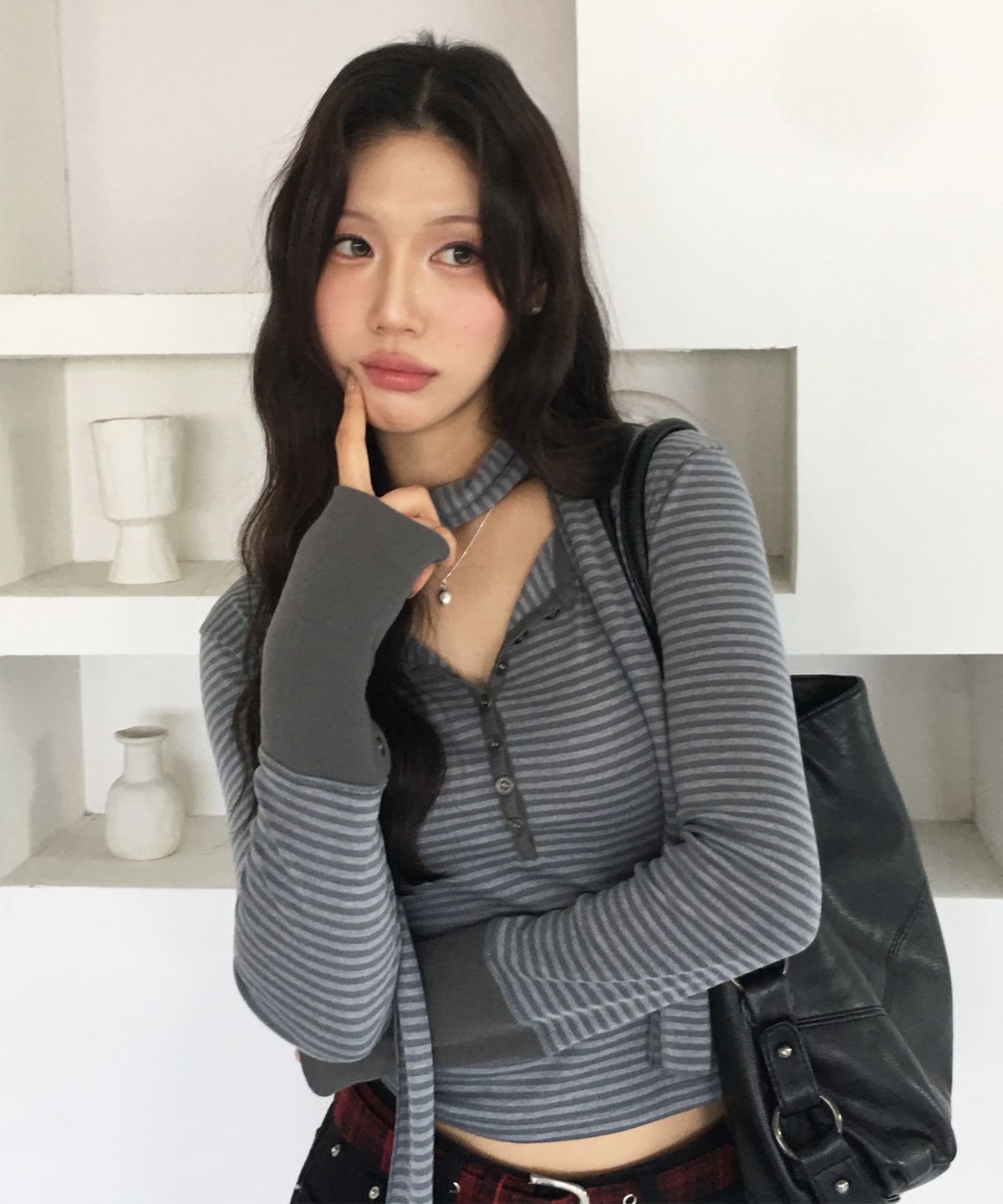 러닝하이(RUNNINGHIGH) 버튼 스트라이프 L/S 티 위드 머플러 [카키]
