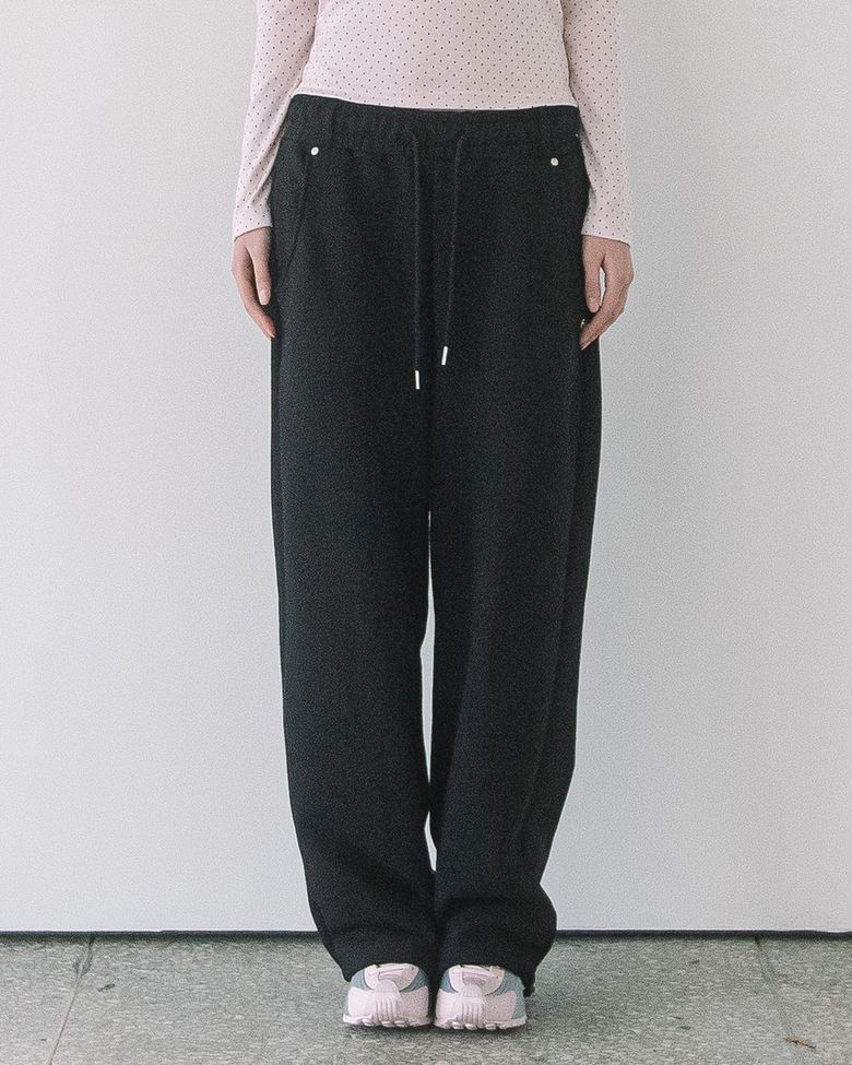 RIVET BELTED SWEATPANTS(BLACK)