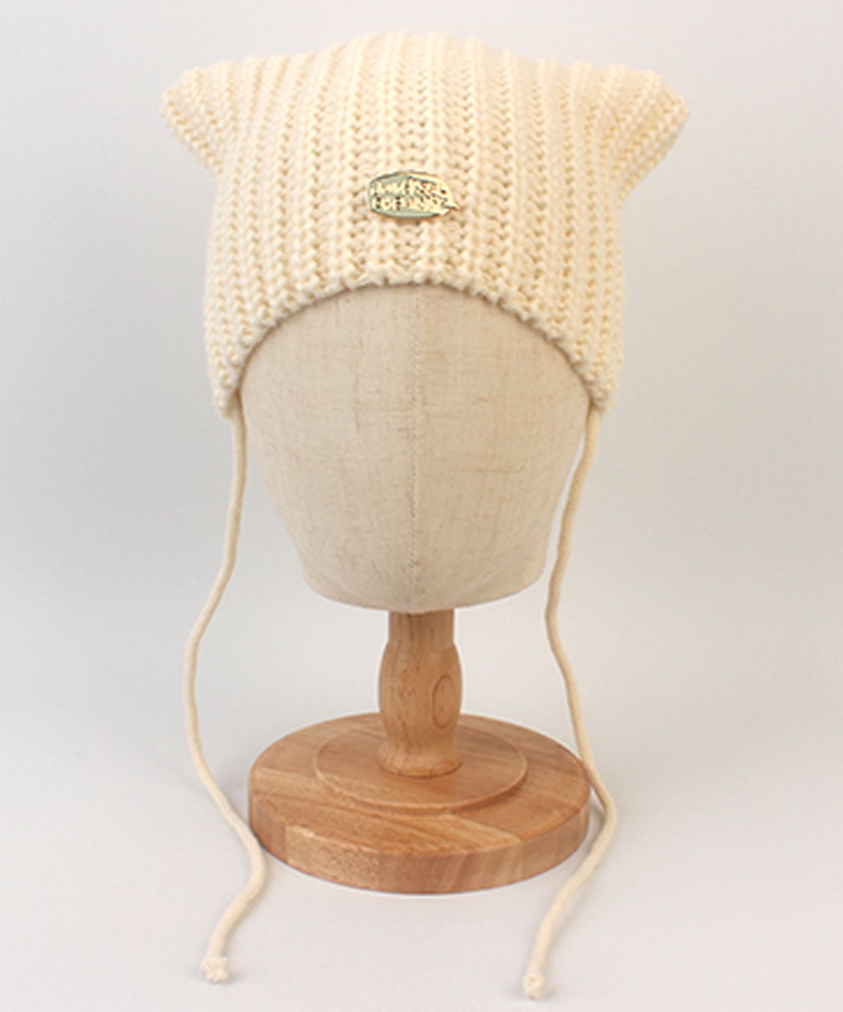 유니버셜 케미스트리(UNIVERSAL CHEMISTRY) Cat Knit Ivory String Beanie 고양이모자