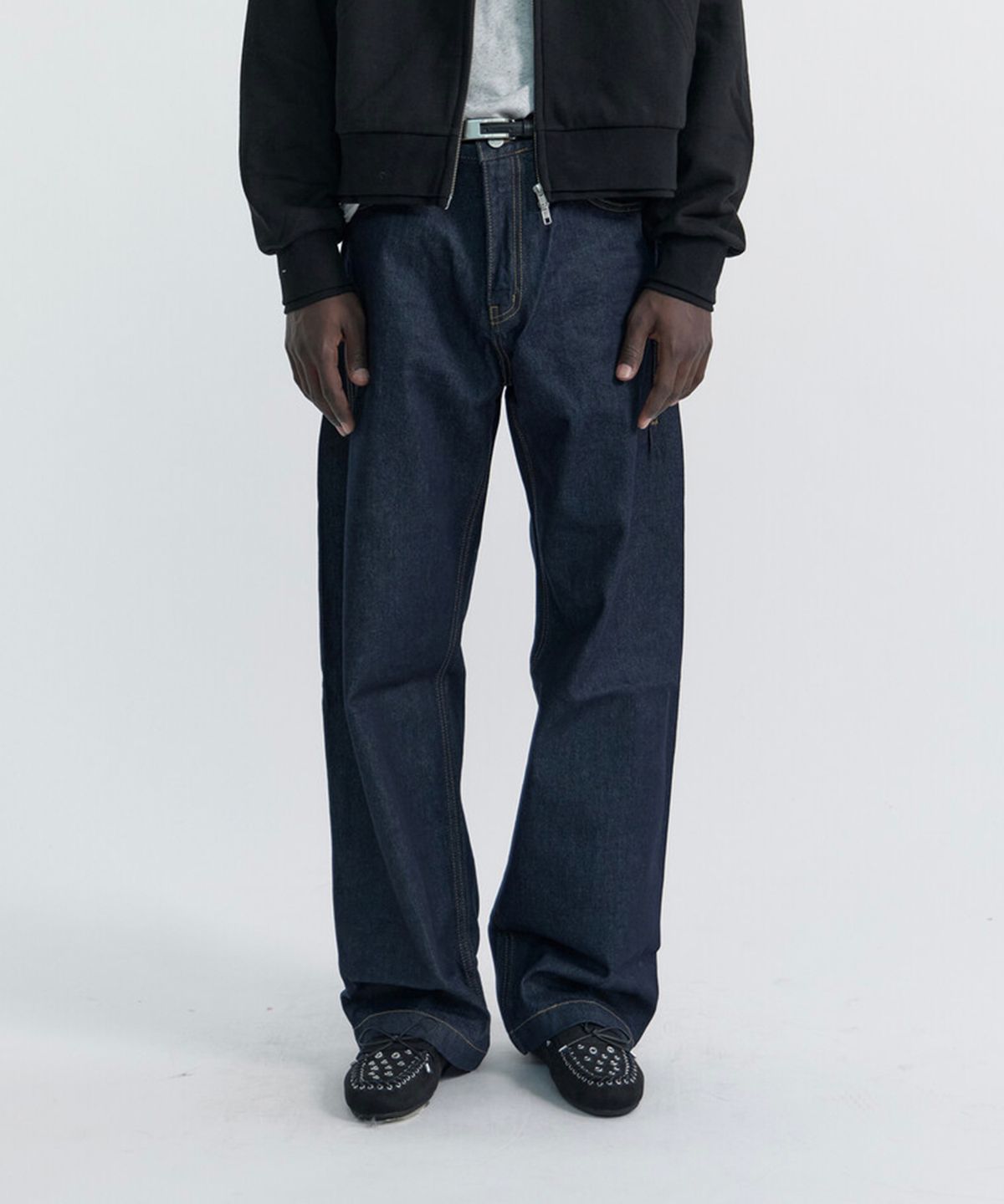 윈더(WINDER) SEAMLESS CURVED DENIM PANTS - INDIGO