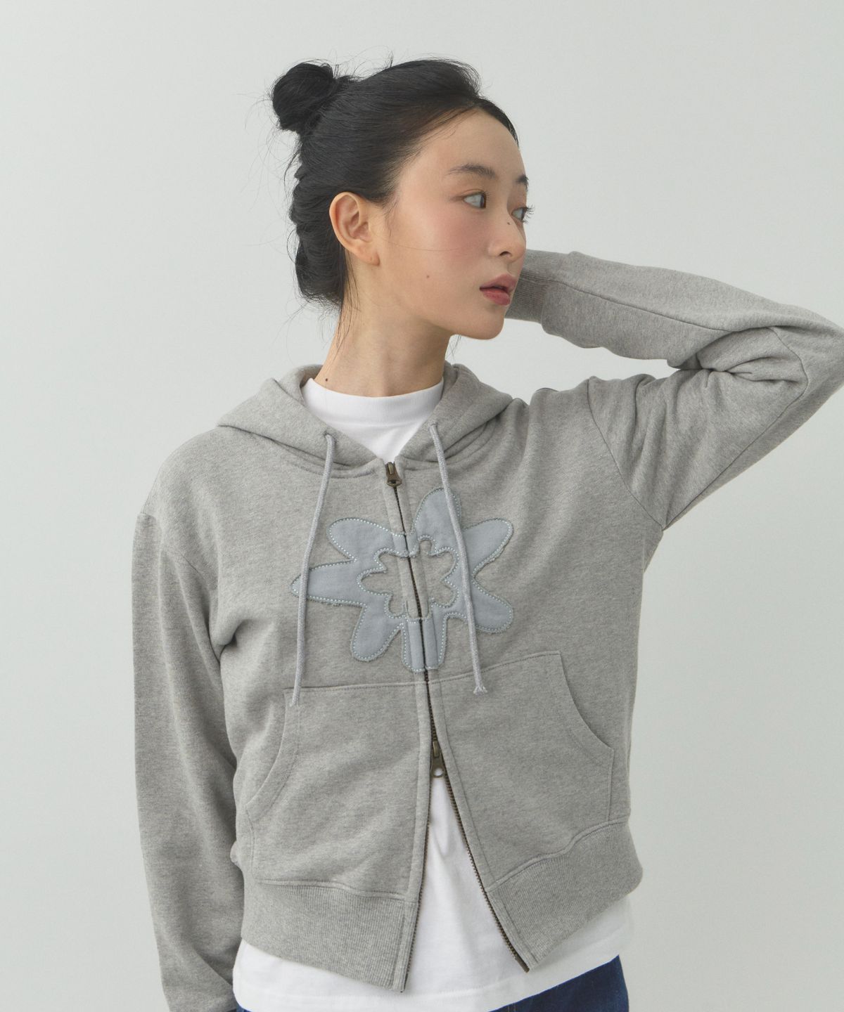 레피어(REPPIER) Crocus Applique Hooded Zip-Up (Gray)