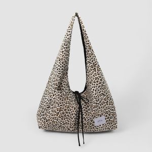 레오파드 데님 패치 포켓 호보 숄더백 _크림