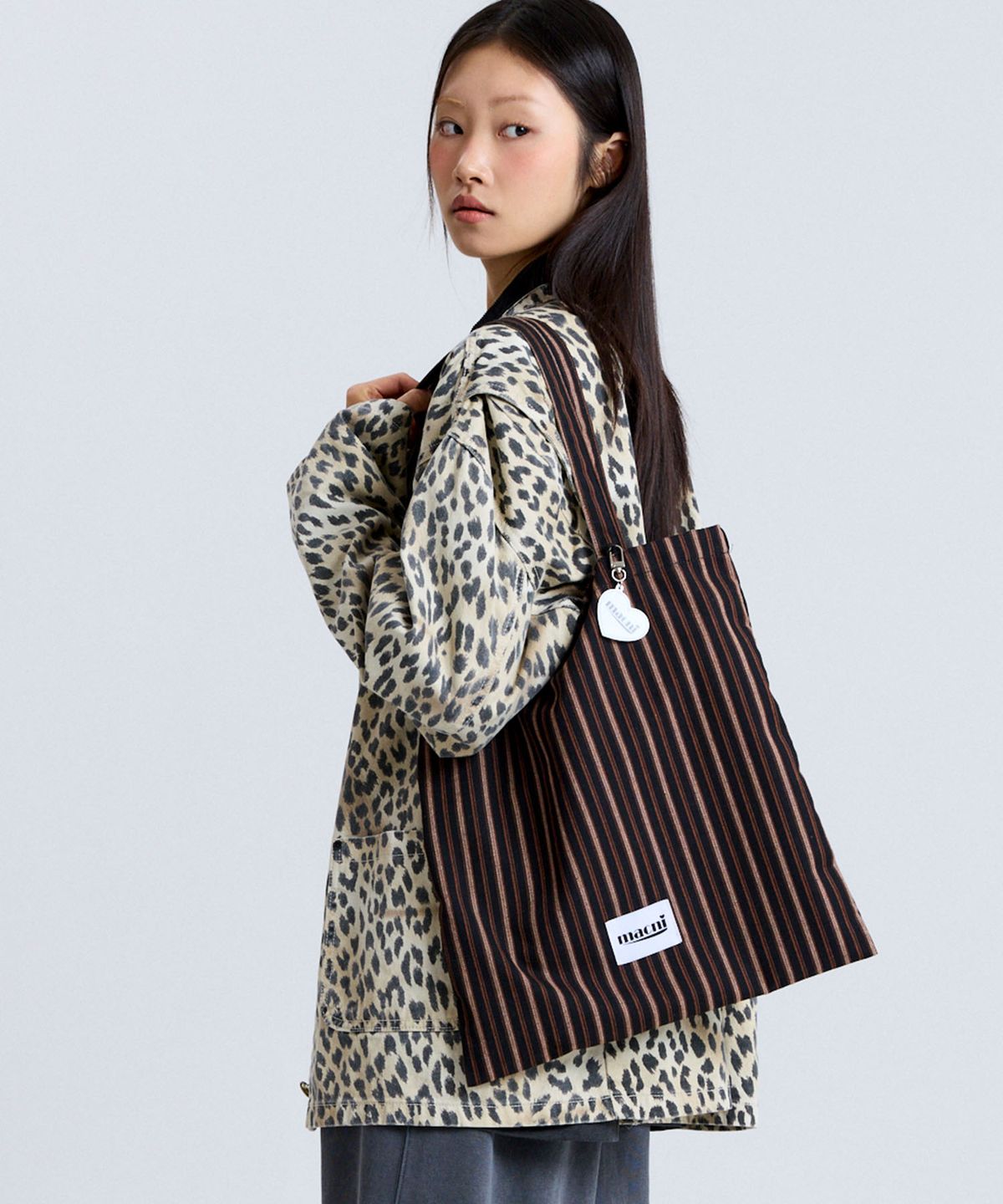 마크니(MACNI) HEART STRIPE ECO BAG BLACK
