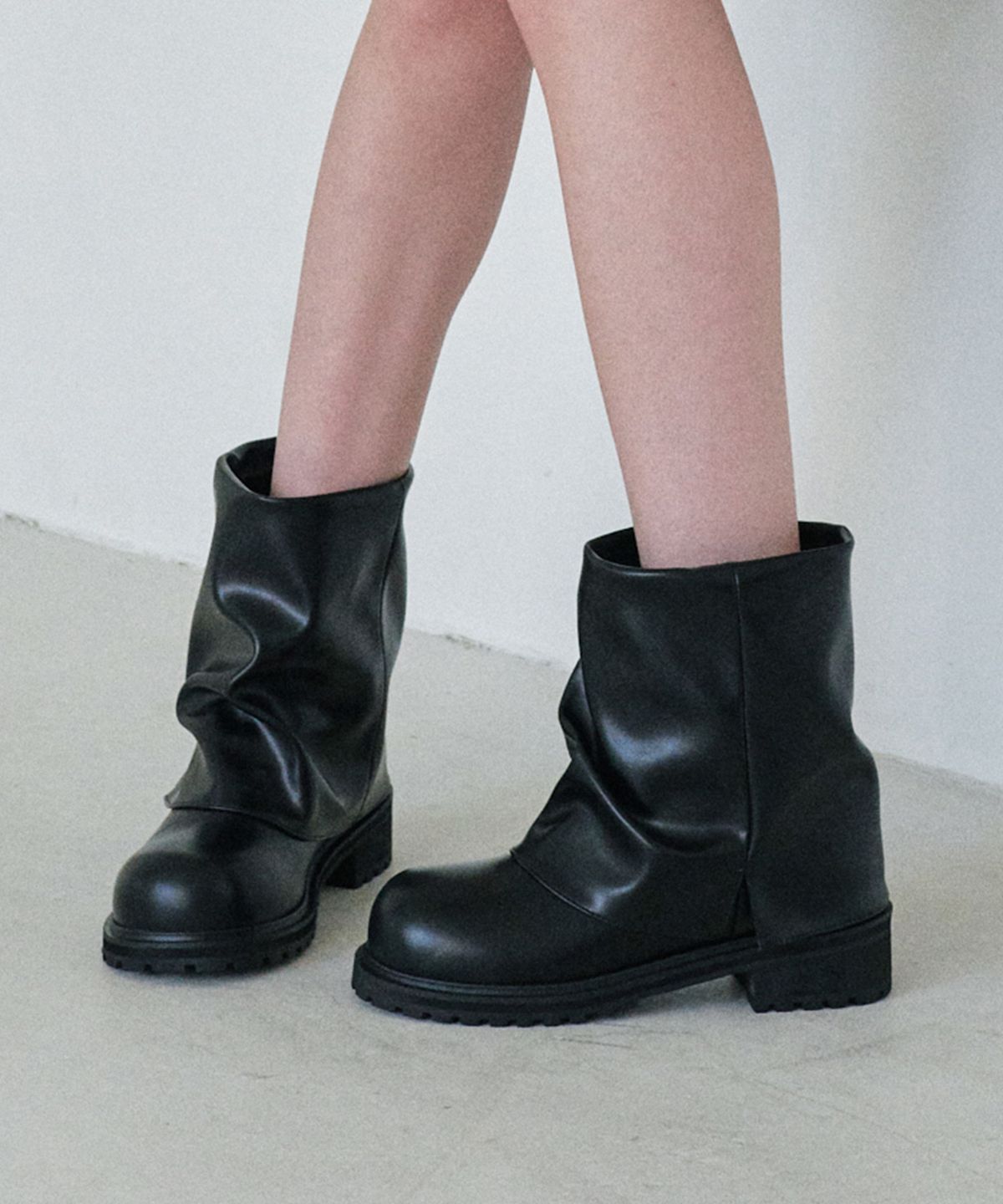 프리플라(FRI FLA) ljh7126 Loose Fit Ankle Boots - 3 Colors