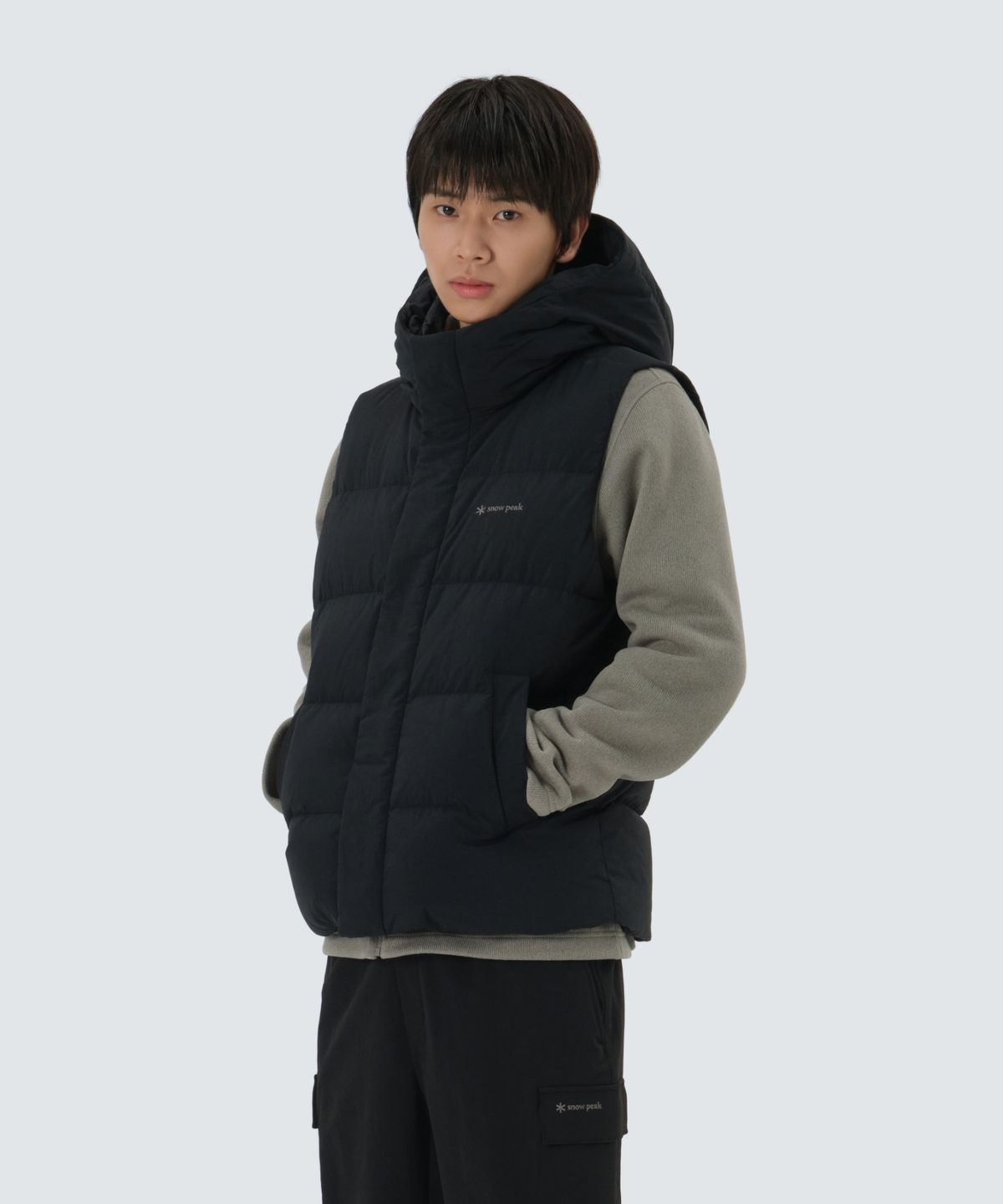 스노우피크 어패럴(SNOWPEAK APPAREL) 랜드 후드 헤비 다운 베스트 (S25WMGDV64) Black