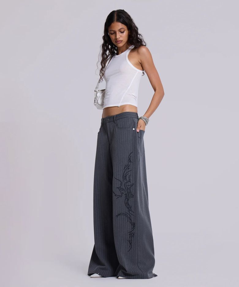 (U) 고딕 핀스트라이프 골리앗 트라우저 그레이 GOTHIC PINSTRIPE GOLIATH TROUSERS GREY