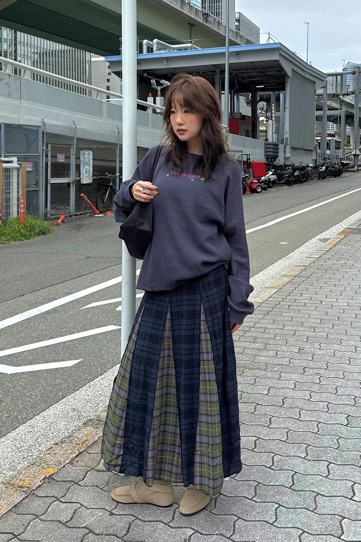 홈바디띵즈(HOMEBODY THINGS) HBT CHECK PATTERN FLARE SKIRT (NAVY-GREEN)