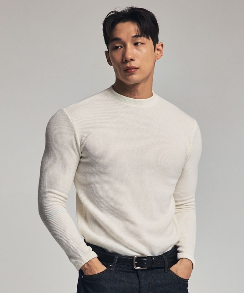 케이블 모크 머슬핏 니트티셔츠 아이보리