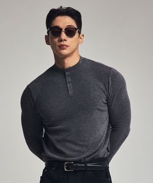 퍼포먼스 모크 니트 헨리넥 티셔츠 차콜