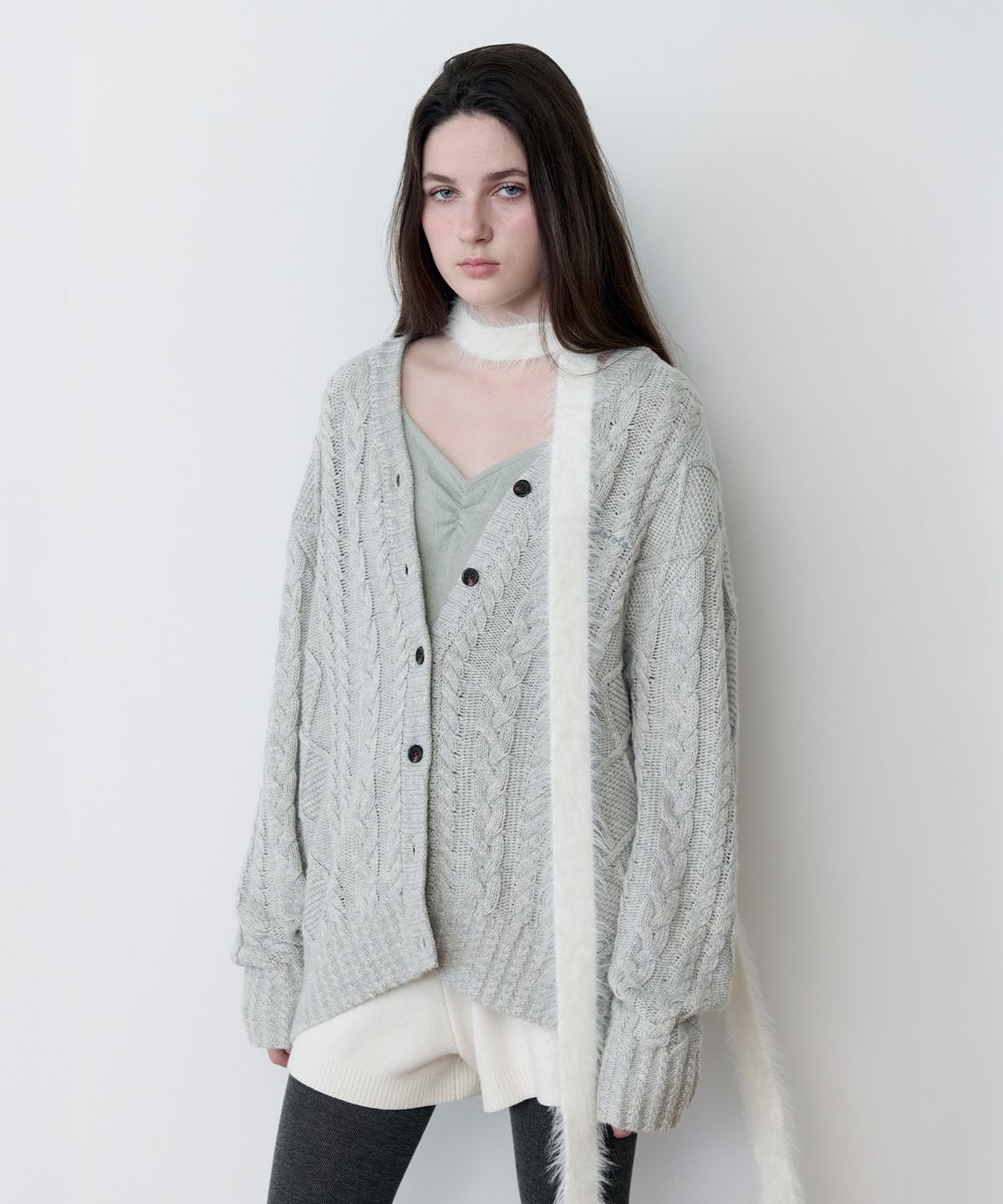 로라로라(ROLAROLA) V NECK CABLE LOOSE FIT CARDIGAN GRAY