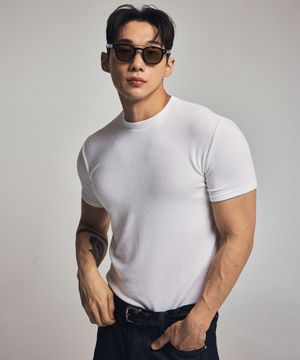 맥스 니트 머슬핏 반팔티셔츠 화이트