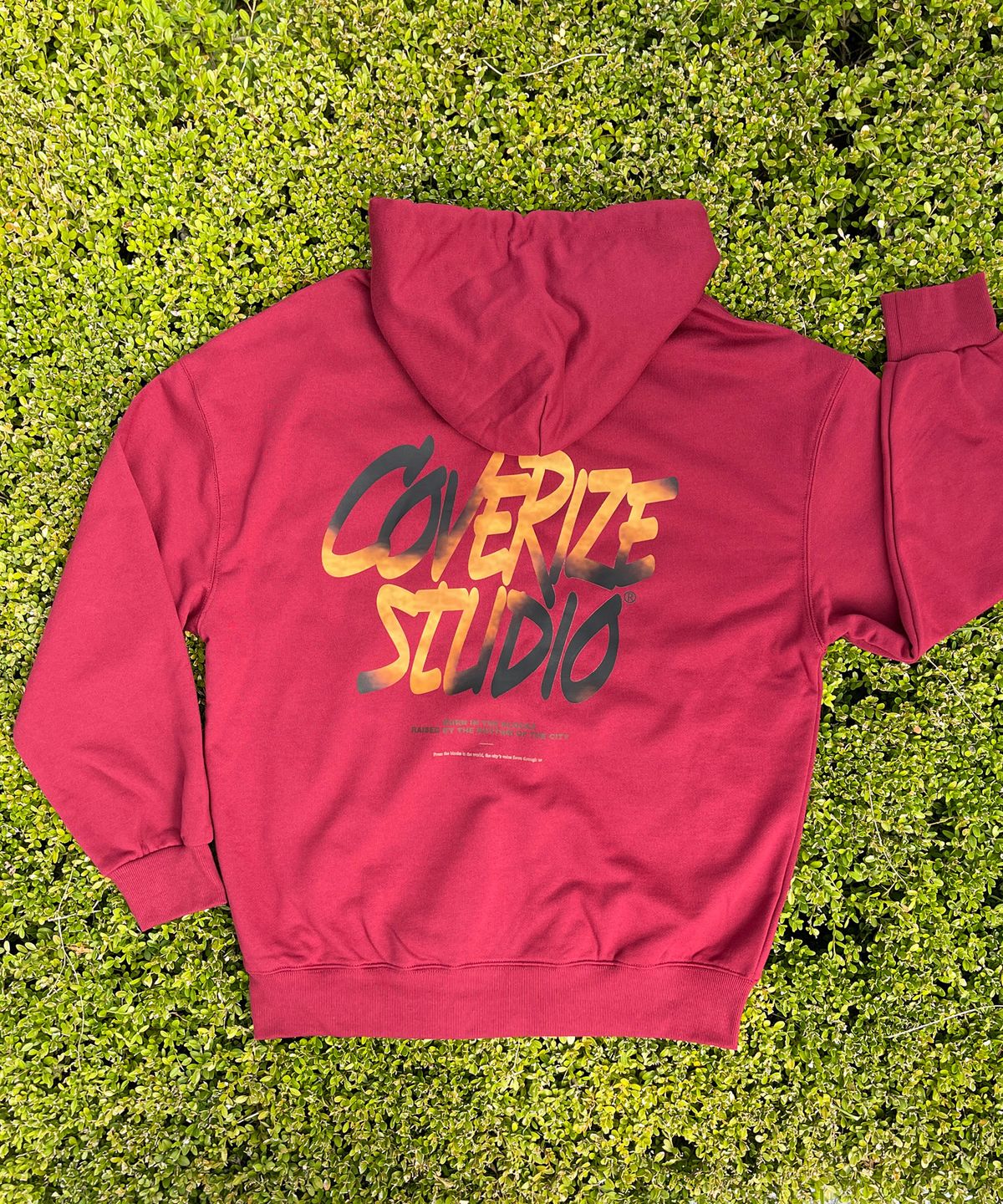 커버라이즈(COVERIZE) COVERIZE STUDIO 로고  그래픽 후드티 (BURGUNDY)
