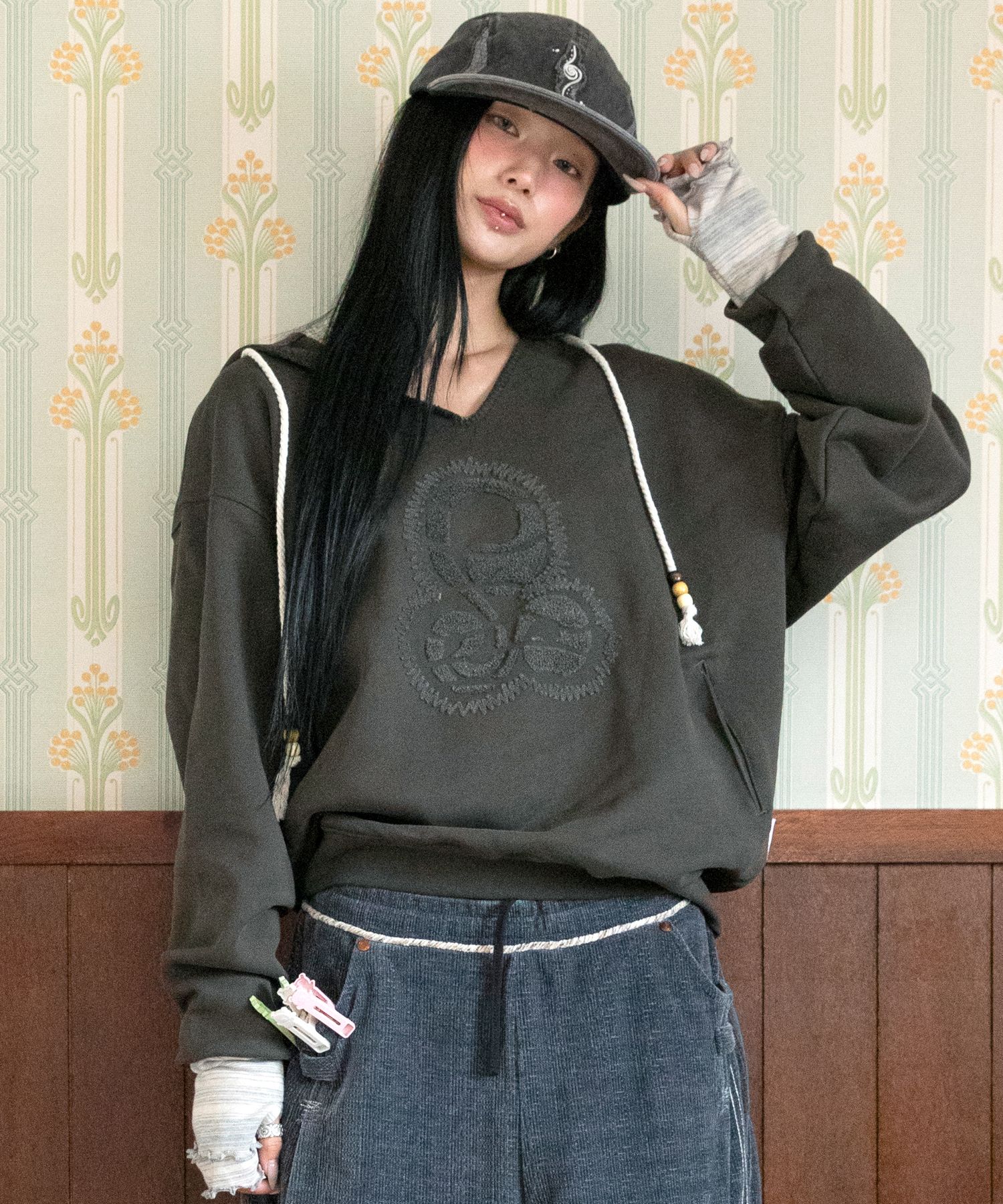 MUSINSA公式 | RuNaKiHu WXT078 カメハンドル刺繍Vネックレイヤード
