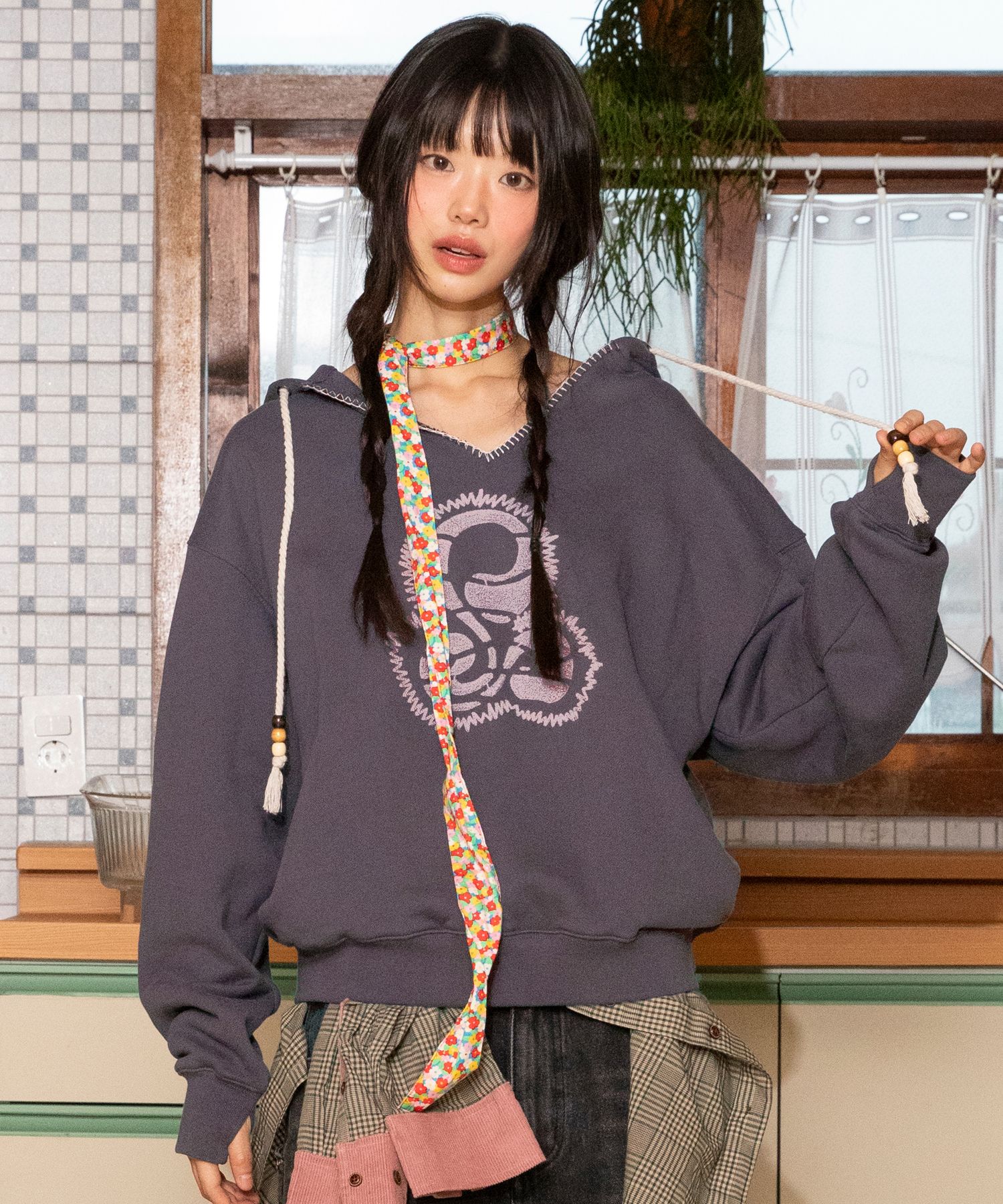 MUSINSA | RuNaKiHu WXT078 Camera Handle Embroidered V-Neck Layered