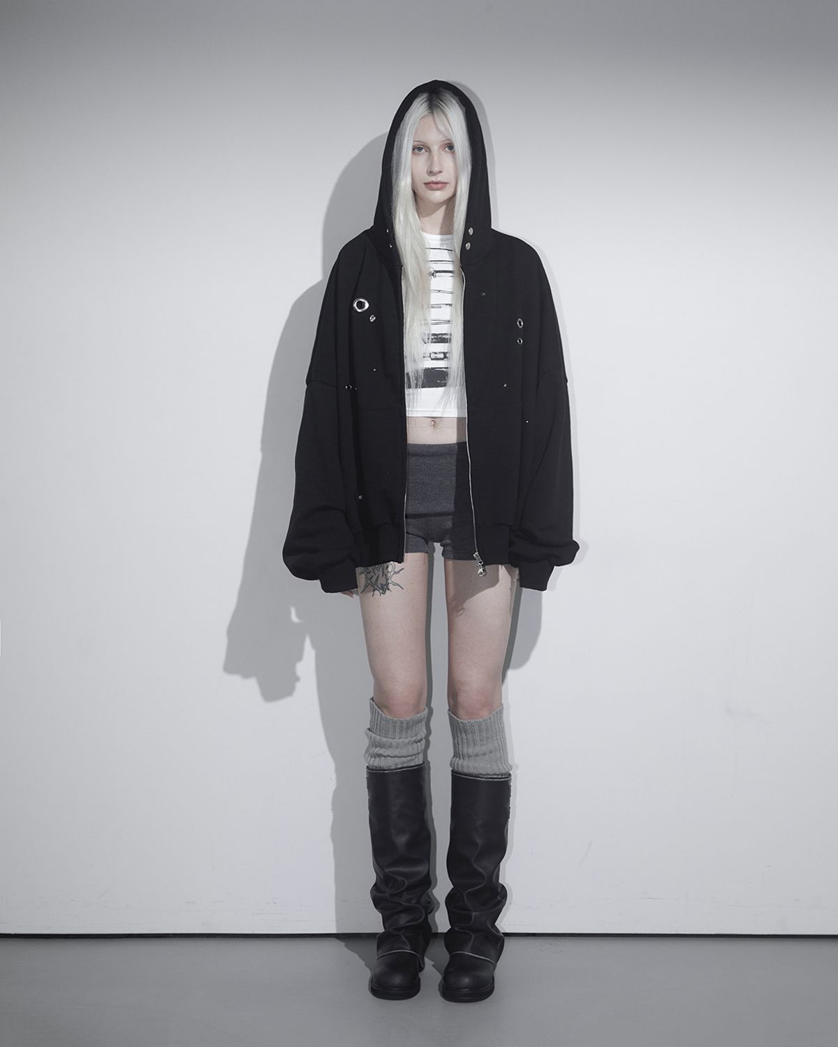 쏘씨(SAUCY) Eyelet hood jumper (Black)
