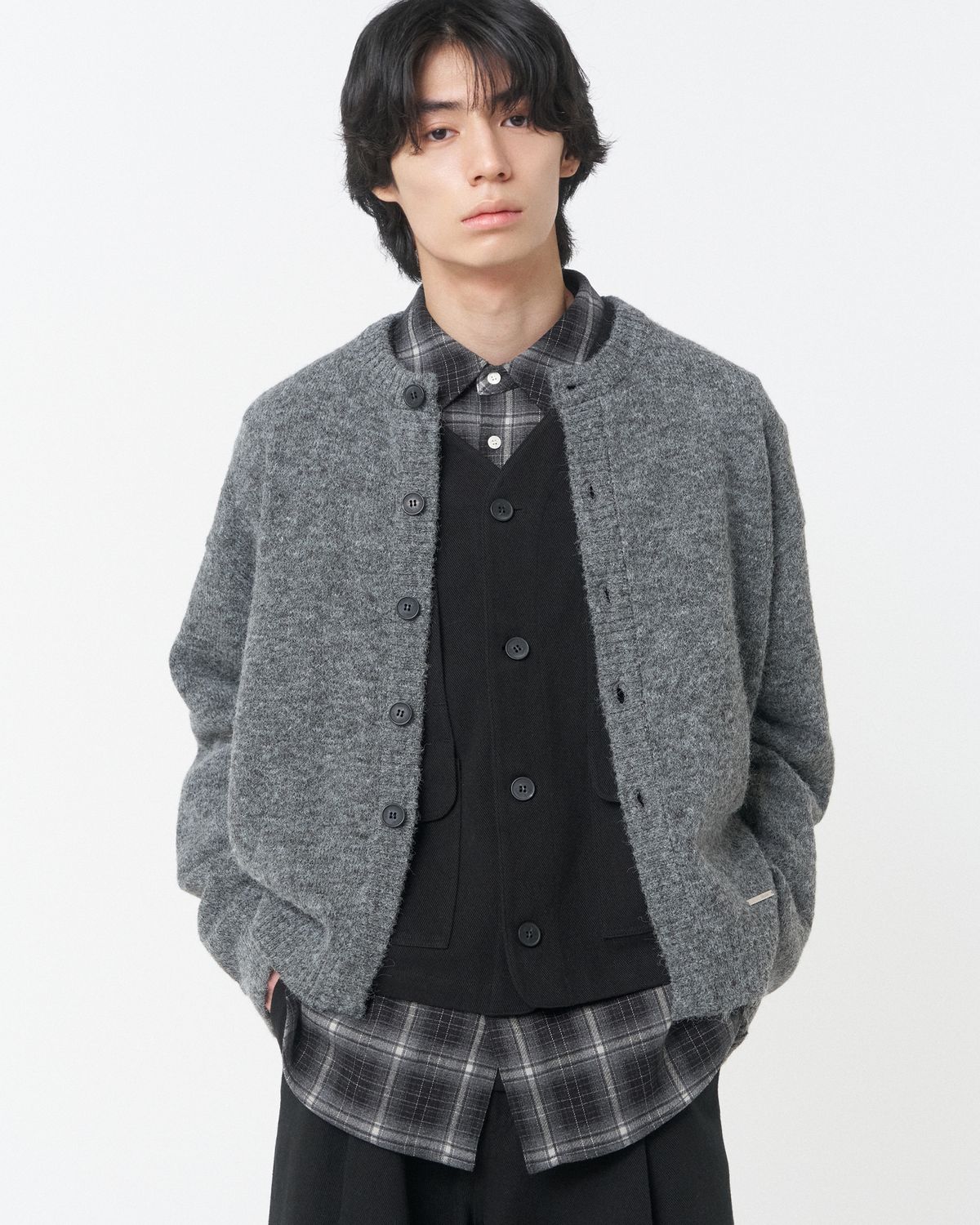 미세키서울 맨(MISEKISEOUL MEN) Round neck cardigan CHARCOAL