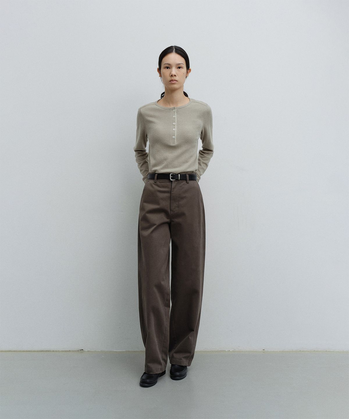 어나더오피스 우먼(ANOTHER OFFICE WOMEN) w. Heavy Twill Curved Pants (Dark khaki)