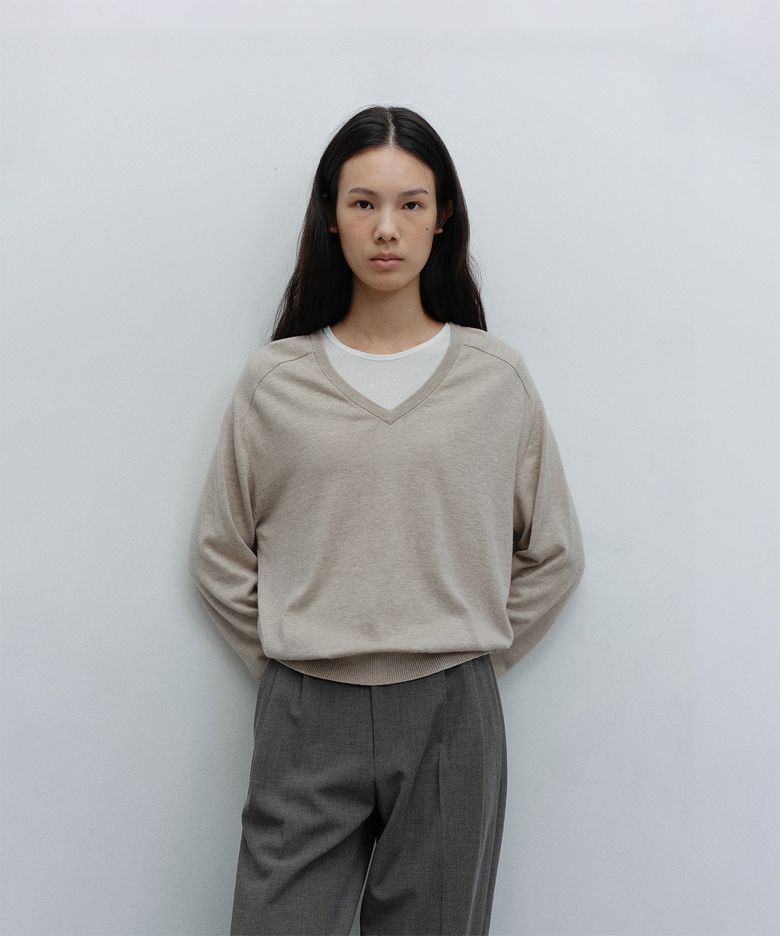 w. Peachskin V-neck Pullover (Oatmeal)