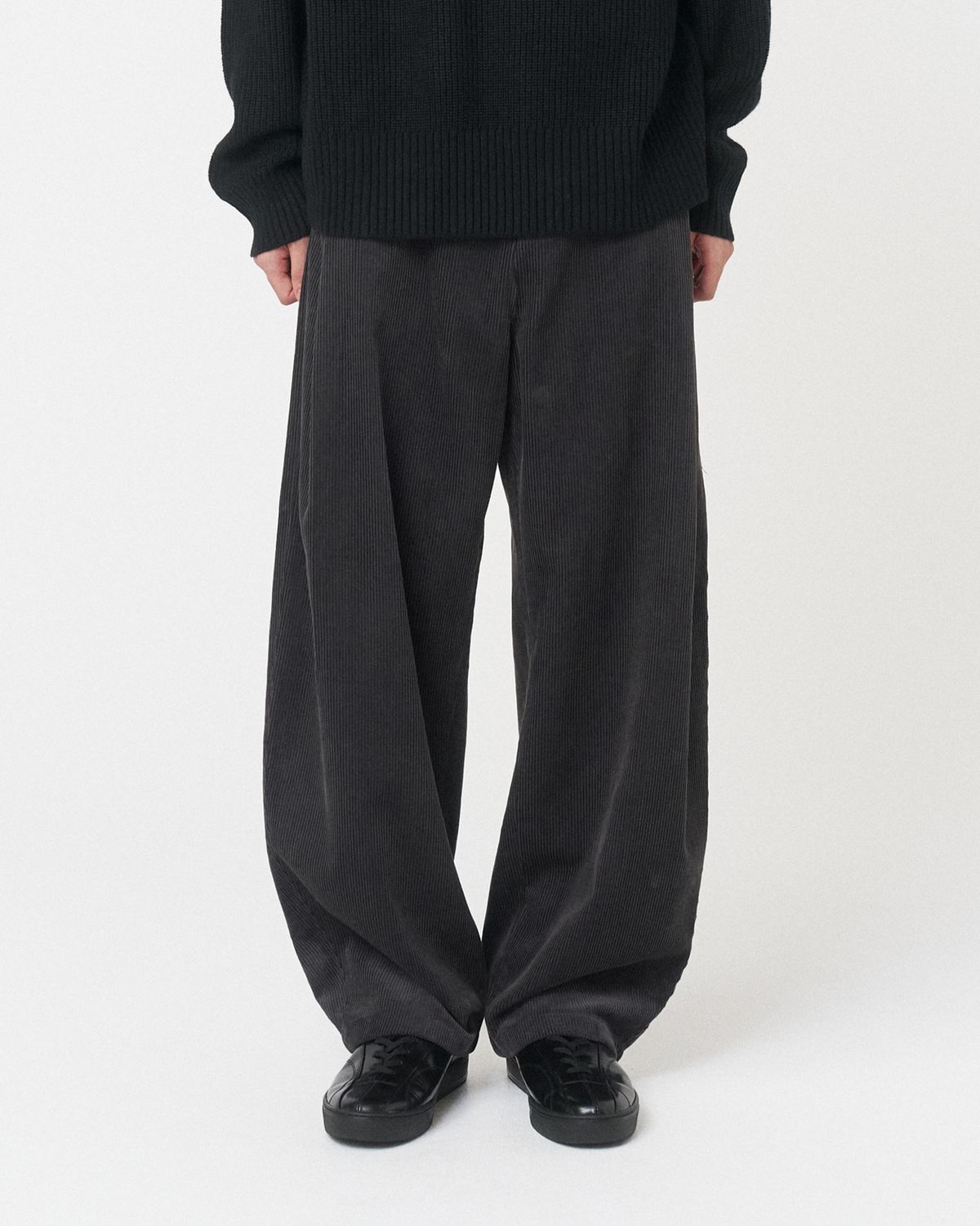 미세키서울 맨(MISEKISEOUL MEN) Corduroy curved pants CHARCOAL