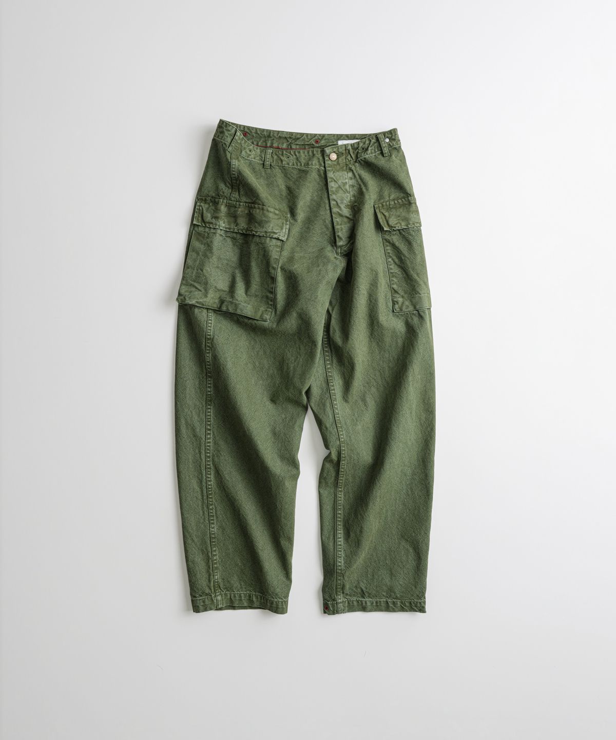 비헤비어(BEHEAVYER) DYED CANVAS P44 MIL PANTS olive green