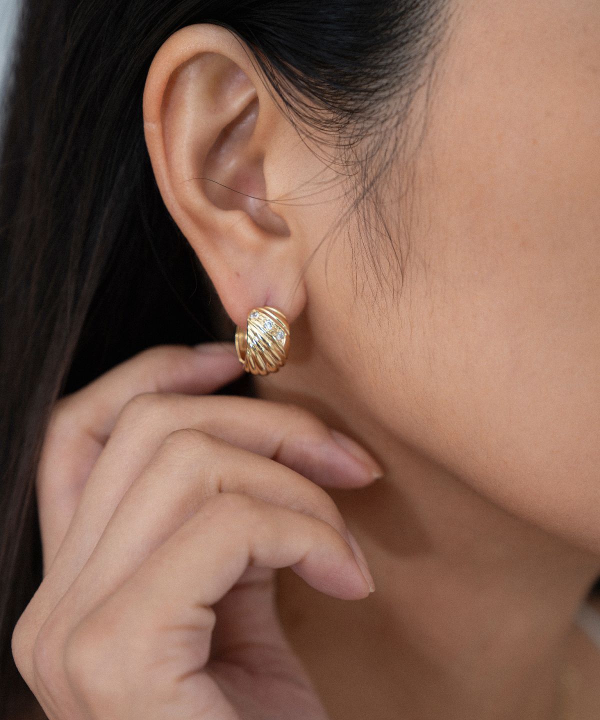 제이누이(JNUI) 멜로디 라인 이어링 14k gold plated