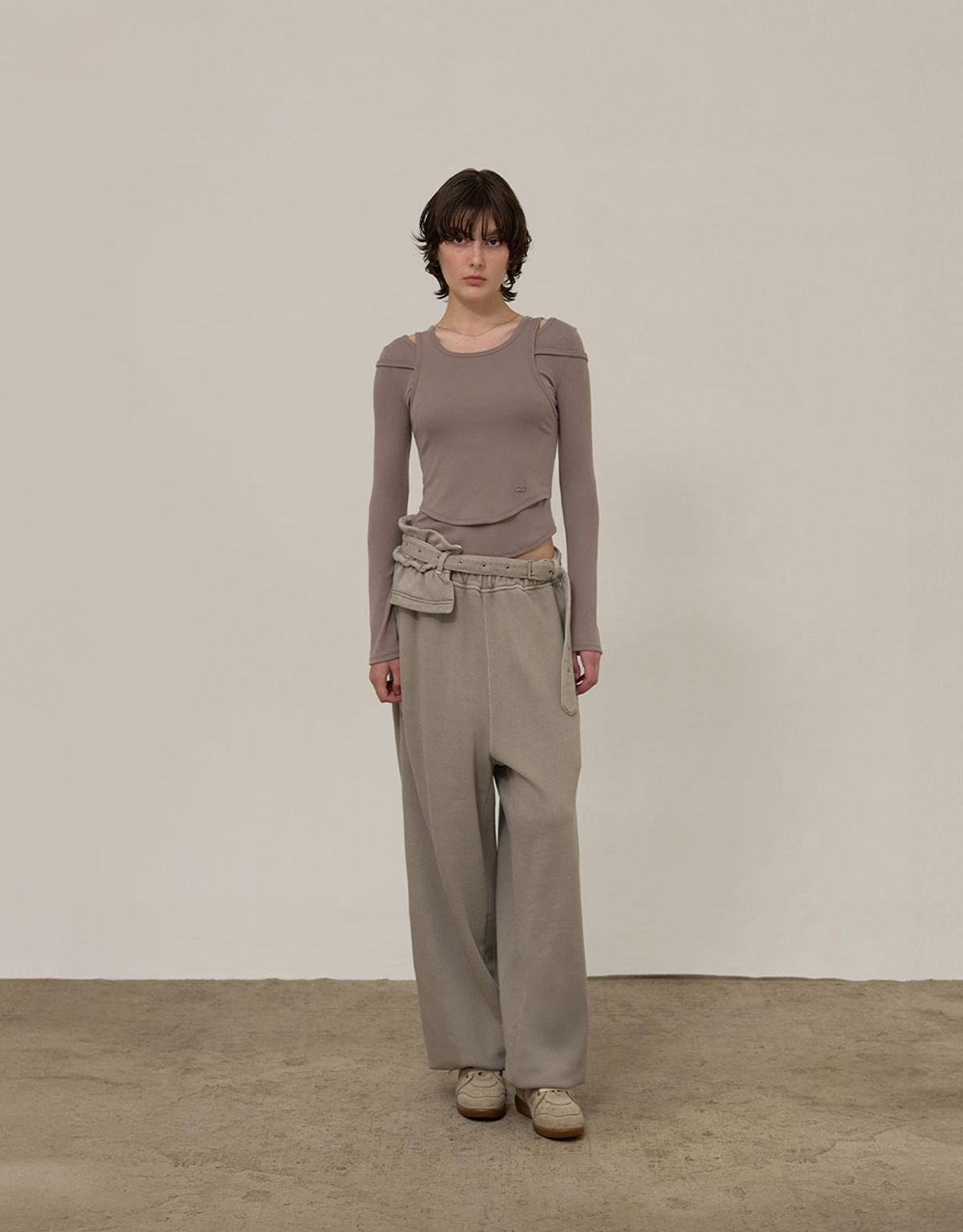 엠엠더블유(MMW) [MMW] FRILL BELTED PIGMENT SWEAT PANTS (BEIGE)