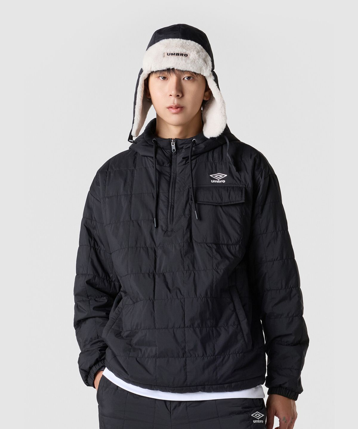 엄브로(UMBRO) 멜로우 퀼티드 패딩 후드아노락 블랙 UQ423CWTO1