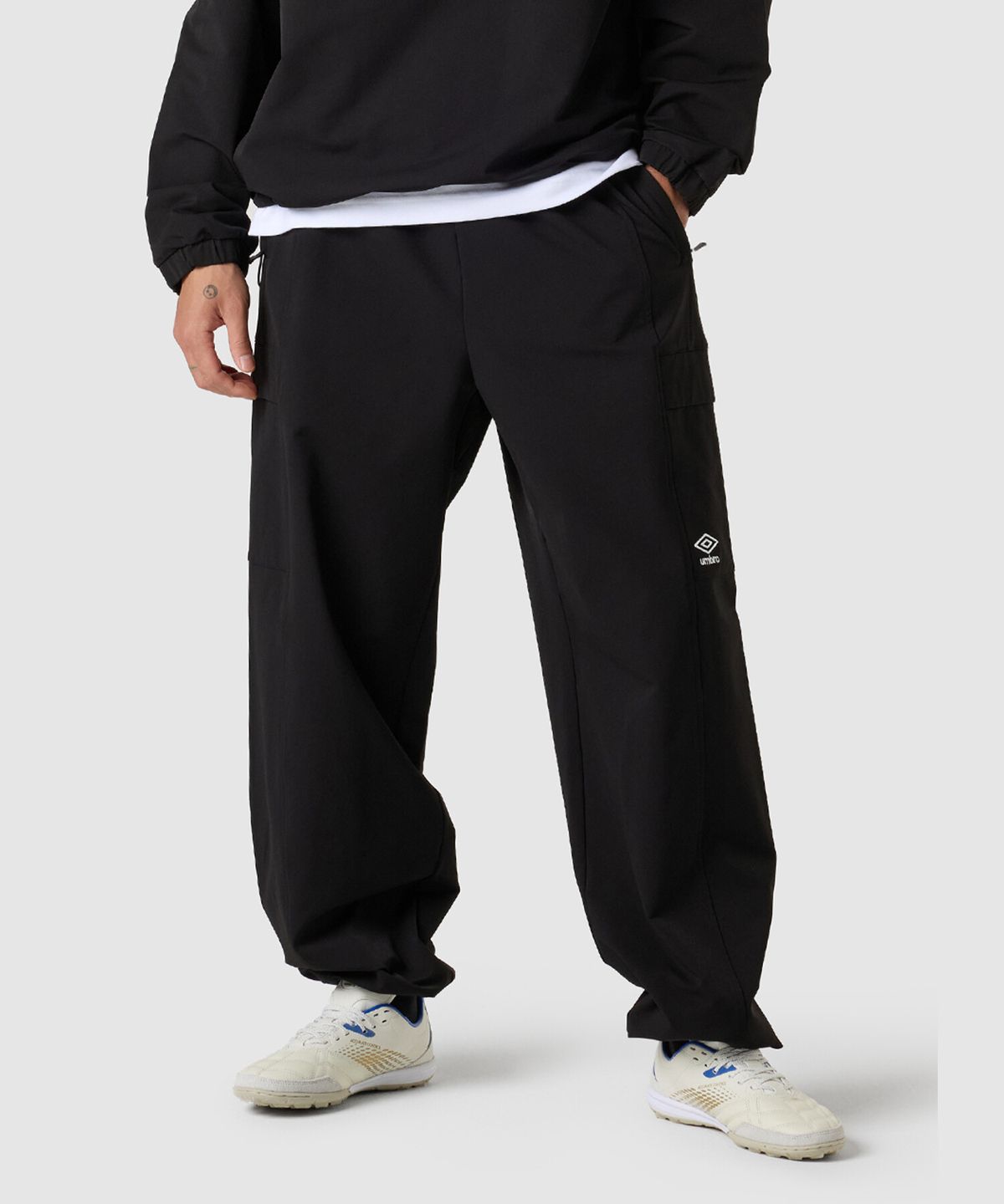 엄브로(UMBRO) 폴라 스트레치 기모 카고 스트레이트 & 조거 2WAY 팬츠 블랙 UQ421SPTO2