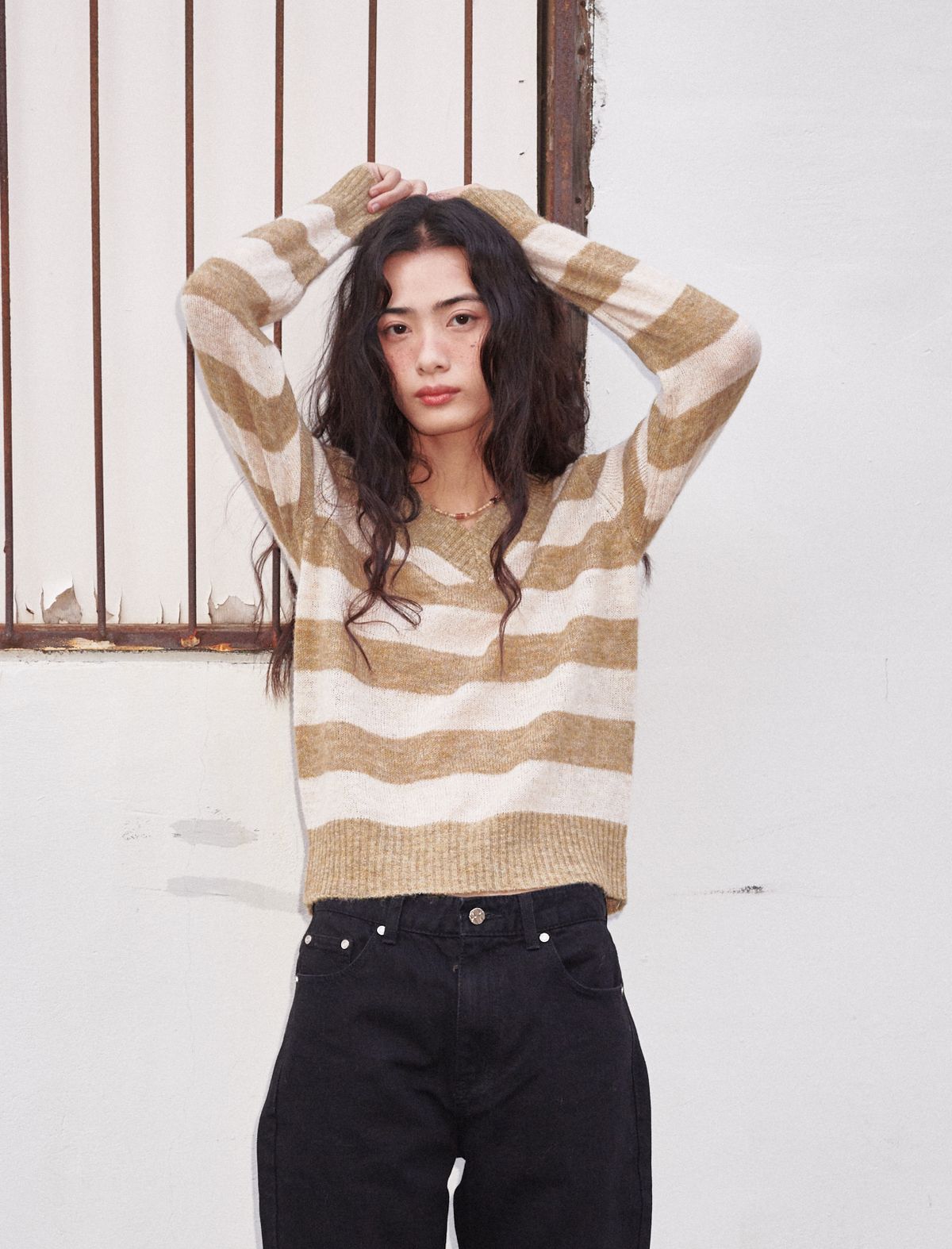 플랫웨이브 인 서울(FLATWAVE IN SEOUL) Vayra V Neck Stripe Knit Khaki/Beige