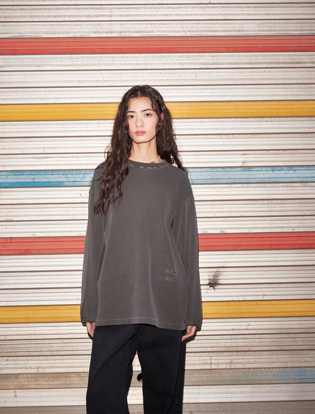 플랫웨이브 인 서울(FLATWAVE IN SEOUL) Tyde Waffle Pigment Longsleeve T-Shirt Charcoal