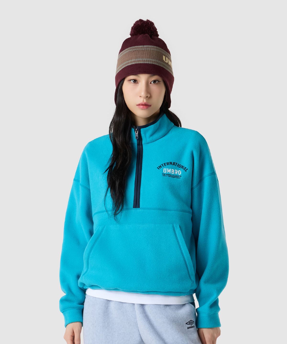 엄브로(UMBRO) 플러스플리스 레터링 하프집업 블루 UQ423CFSN1