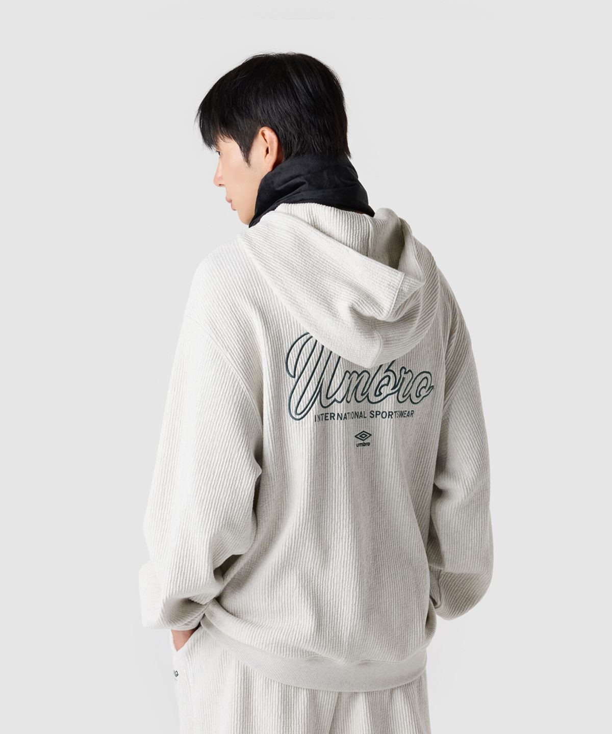 엄브로(UMBRO) 퀼팅 쿠션지 후드 티셔츠 베이지 UQ421CHDN2